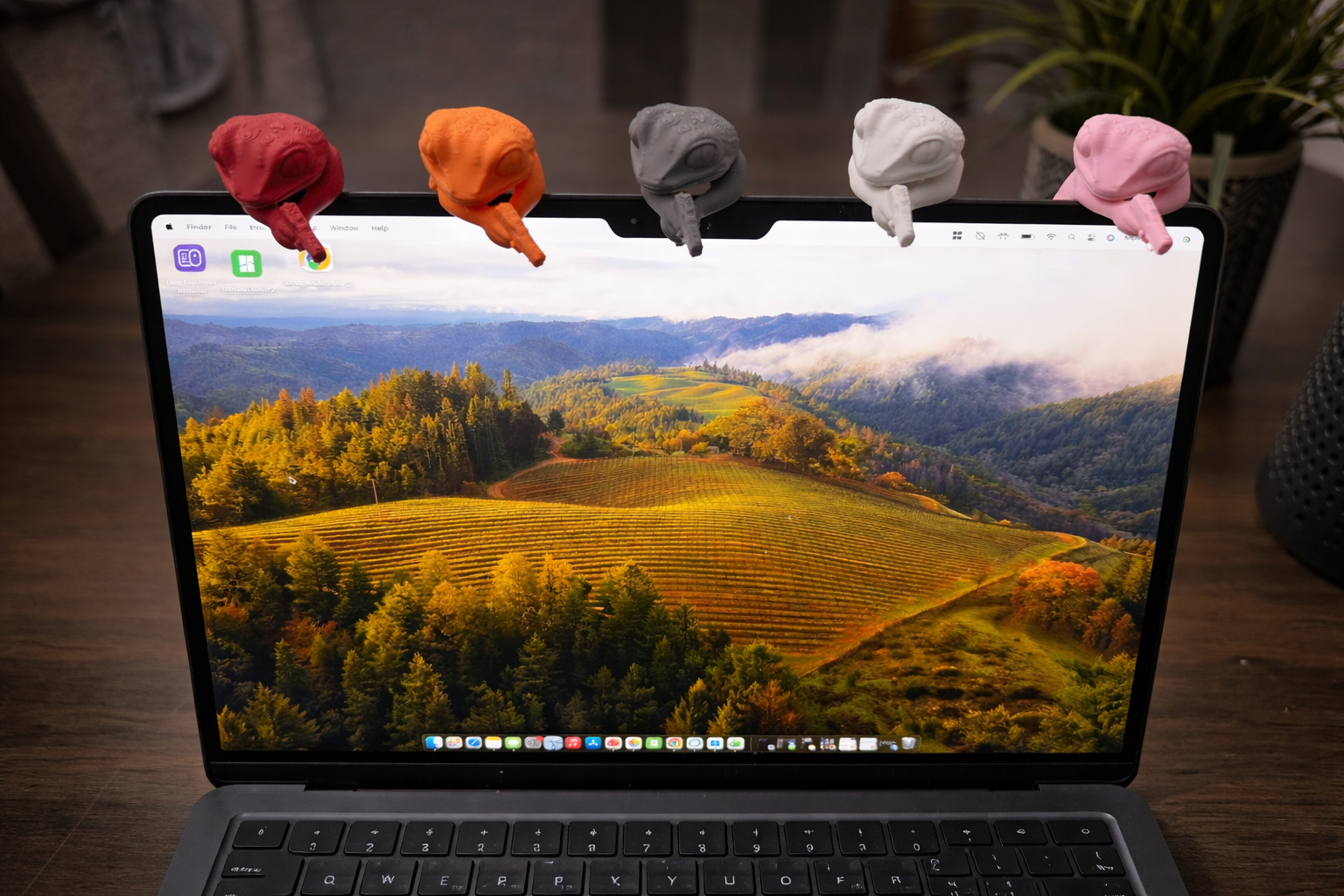Monitor Buddy Chameleon Desk Decor Monitor Buddy Chameleon – 3D Printed Office Desk Decor – Cute Computer Monitor Companion – Workspace Buddy – Gamer Desk Accessory