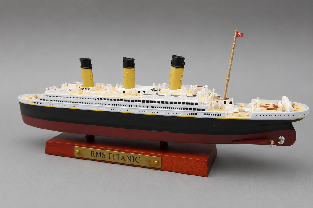RMS Titanic 1:1250 Metal Model Ship Replica – Collectible Display